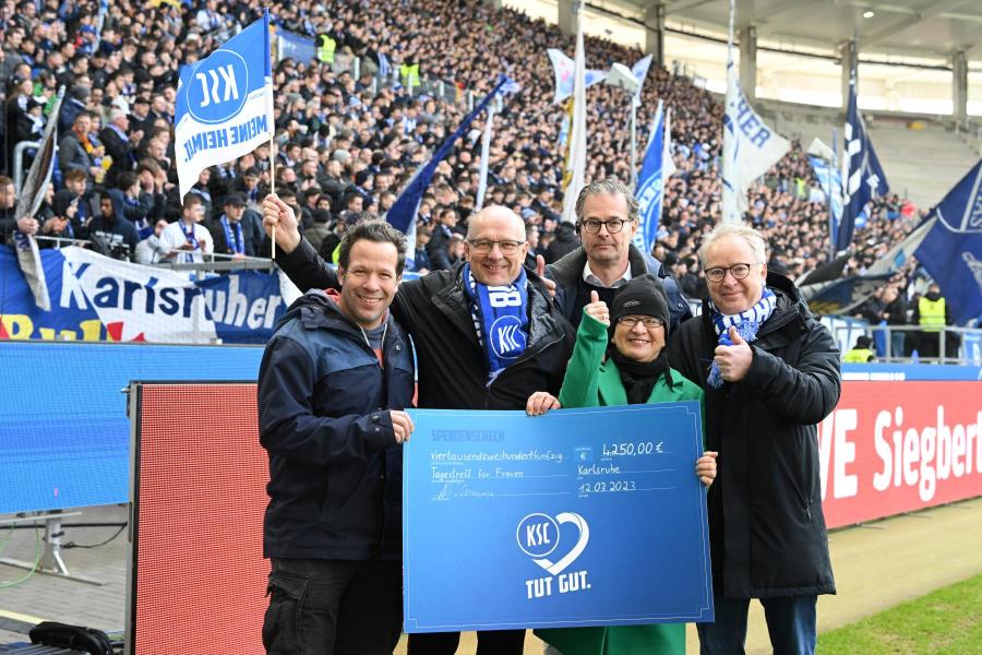 Von links nach rechts - Philip Klein, Dekan Hubert Streckert, Holger Siegmund-Schulz, Lissi Hohnerlein, Dekan Thomas Schalla