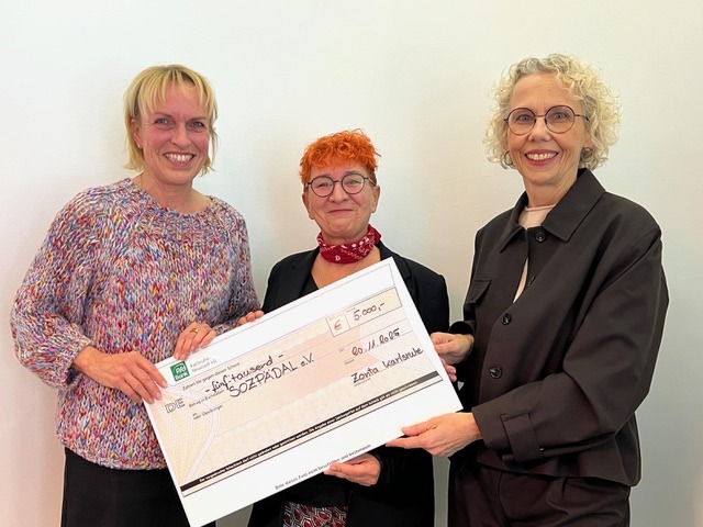 Beate Slavetinsky (Präsidentin Zonta Club), Lissi Hohnerlein SOZPÄDAL E.V., Corona Feederle